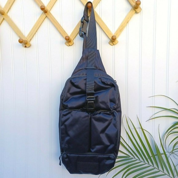 Timbuk2 Vapor Sling Crossbody Bag Black New Padded Pockets Tote One Shoulder - Picture 2 of 9